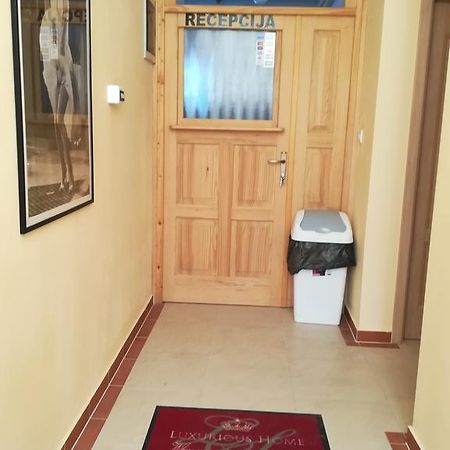 Cinema House Single & Double Rooms & Studio Apartments Πούλα Εξωτερικό φωτογραφία