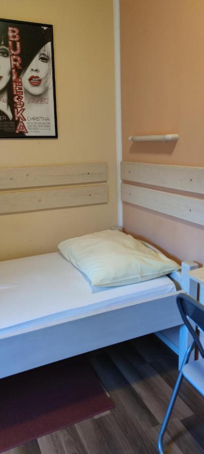 Cinema House Single & Double Rooms & Studio Apartments Πούλα Εξωτερικό φωτογραφία