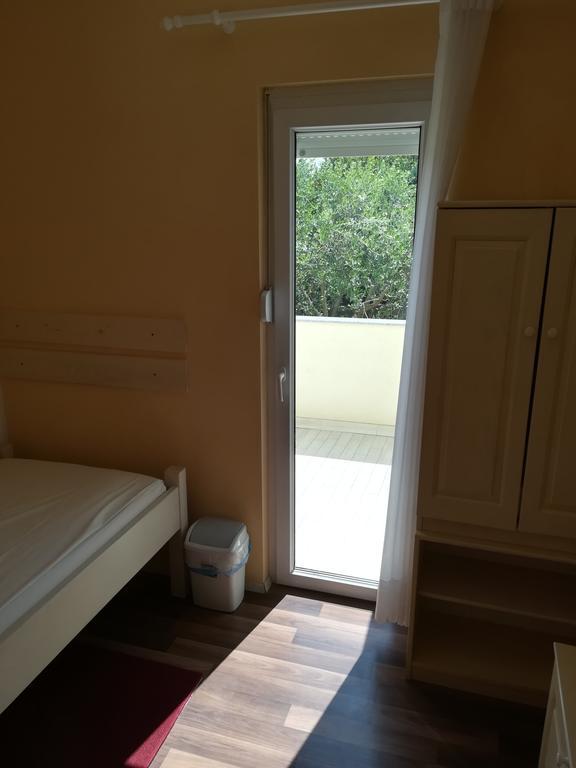 Cinema House Single & Double Rooms & Studio Apartments Πούλα Εξωτερικό φωτογραφία