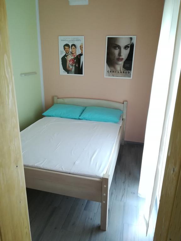 Cinema House Single & Double Rooms & Studio Apartments Πούλα Εξωτερικό φωτογραφία