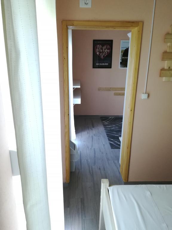 Cinema House Single & Double Rooms & Studio Apartments Πούλα Εξωτερικό φωτογραφία