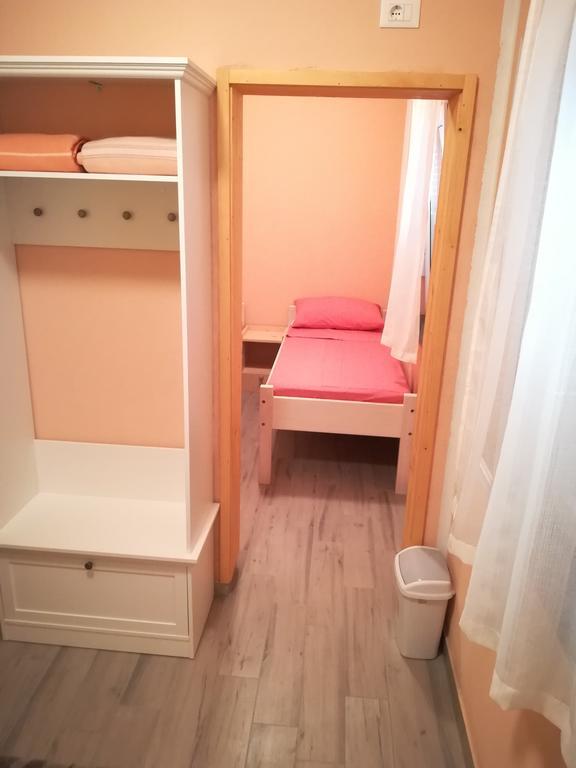 Cinema House Single & Double Rooms & Studio Apartments Πούλα Εξωτερικό φωτογραφία