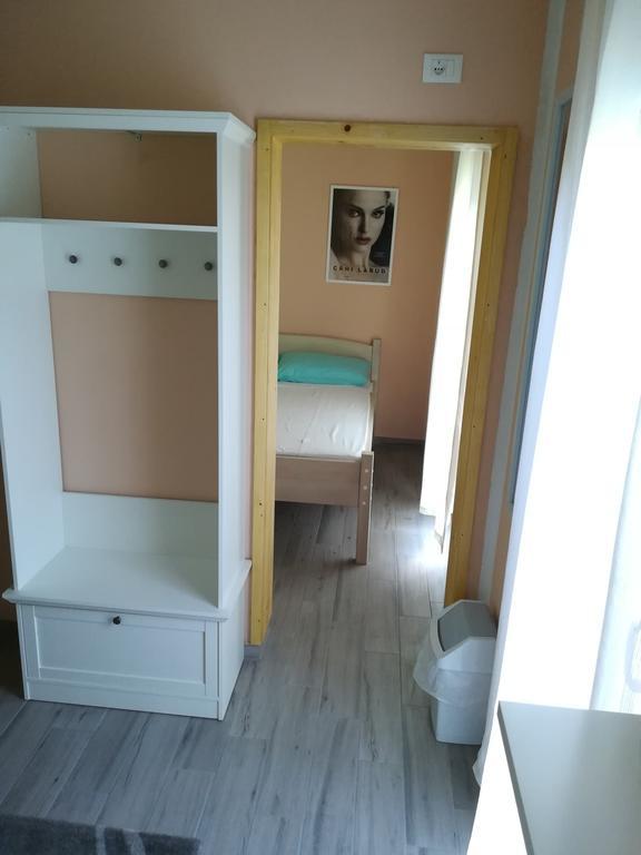 Cinema House Single & Double Rooms & Studio Apartments Πούλα Εξωτερικό φωτογραφία