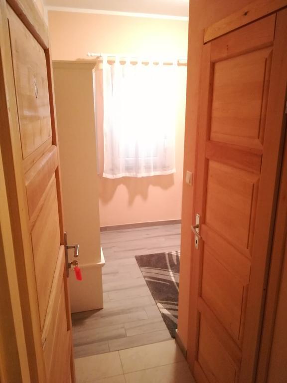 Cinema House Single & Double Rooms & Studio Apartments Πούλα Εξωτερικό φωτογραφία