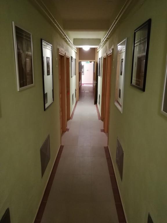 Cinema House Single & Double Rooms & Studio Apartments Πούλα Εξωτερικό φωτογραφία