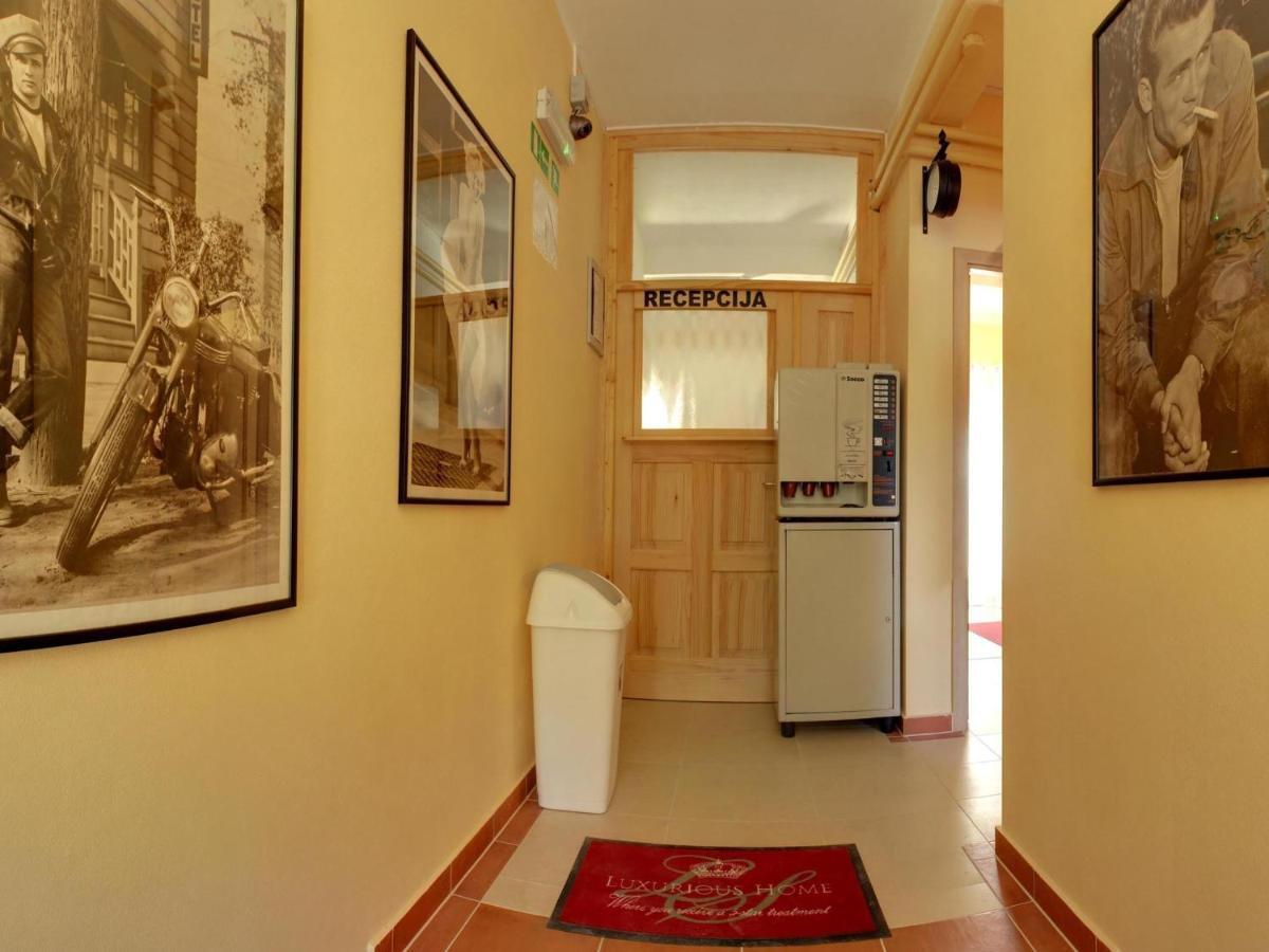 Cinema House Single & Double Rooms & Studio Apartments Πούλα Δωμάτιο φωτογραφία
